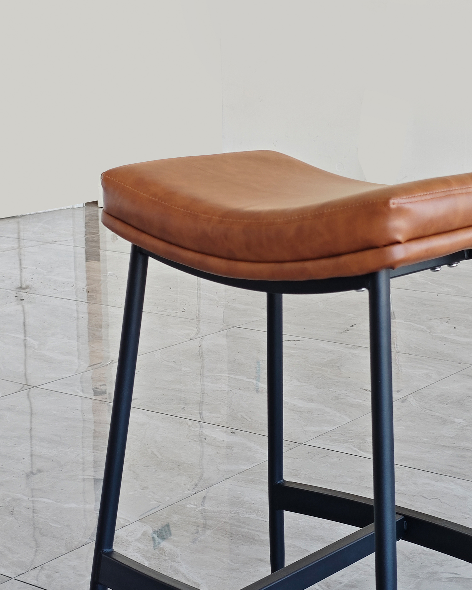 Barstool چرمی قهوه ای Barstool چرمی قهوه ای